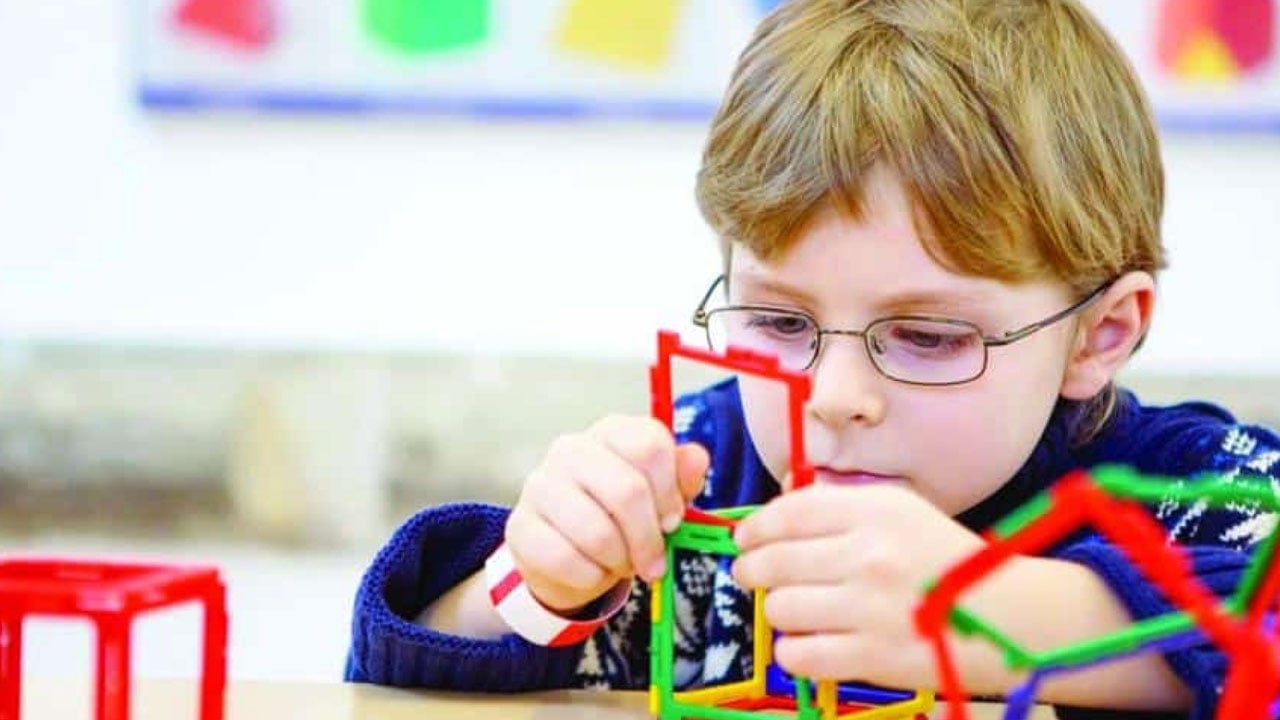 تعرَّف على أبرز أعراض اضطراب طيف التوحد