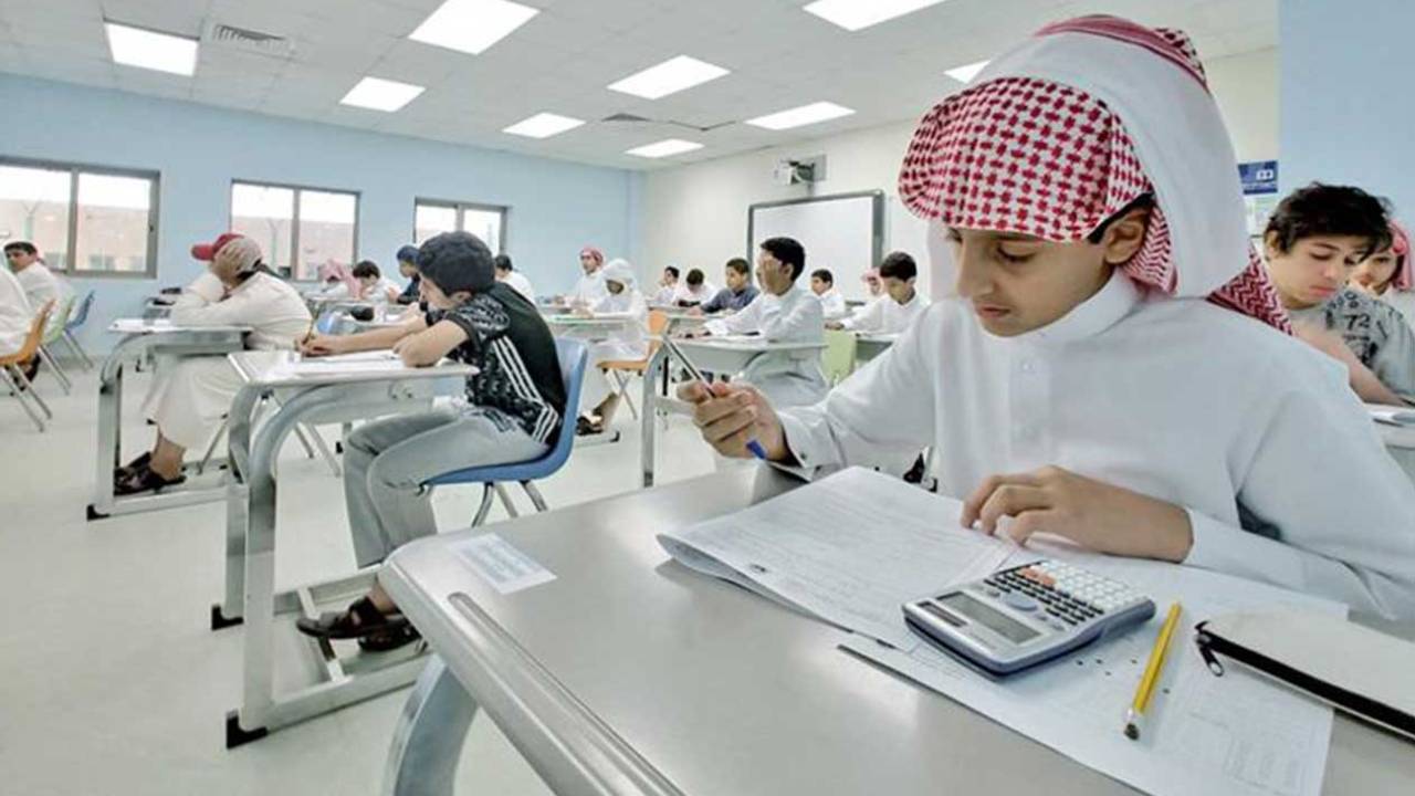 للمرحلتين المتوسطة والثانوية.. ضوابط اختبارات نهاية الفصل الدراسي الأول حضوريًا وعن بعد
