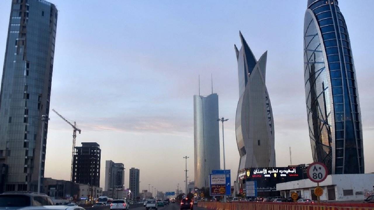 عند أعلى مستوى منذ 4 سنوات.. نمو القطاع غير النفطي في السعودية للشهر الـ14 على التوالي