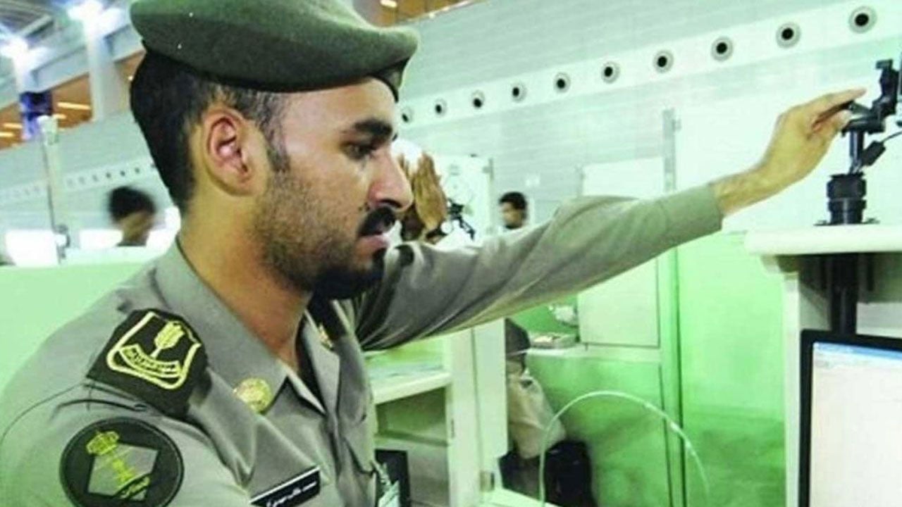 الجوازات تطلق 4 خدمات جديدة للمواطنين والمقيمين عبر منصة أبشر