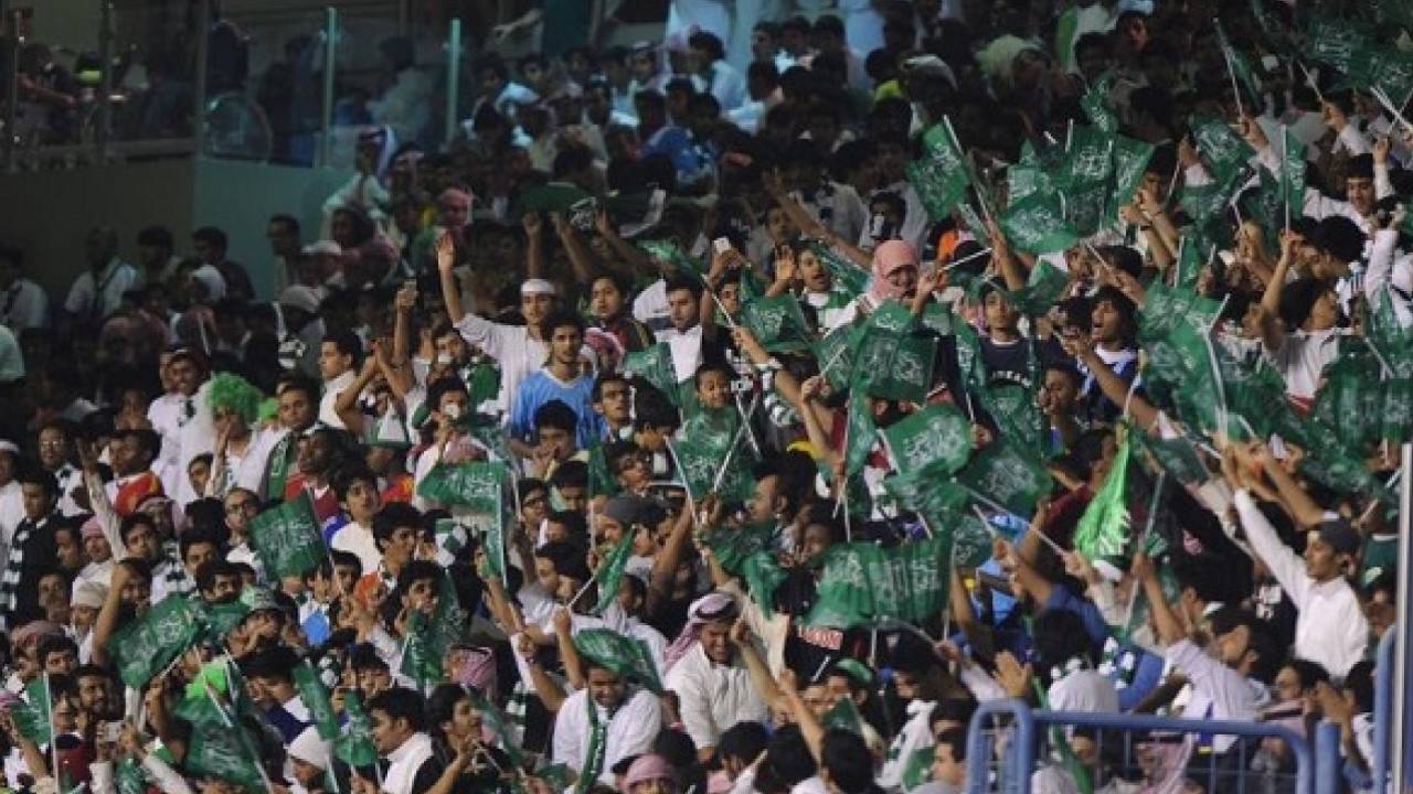 عقوبات قاسية من «الإعلام المرئي» لمواجهة التعصب.. غرامات تصل إلى 230 ألف ريال