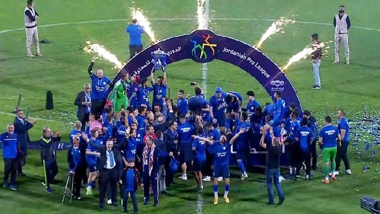 بعد غياب 39 عامًا... الرمثا يتربع على عرش الكرة الأردنية