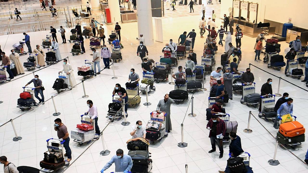الكويت تلغي قرارًا يخص العمالة الوافدة.. يتعلق بهذه الفئة العمرية