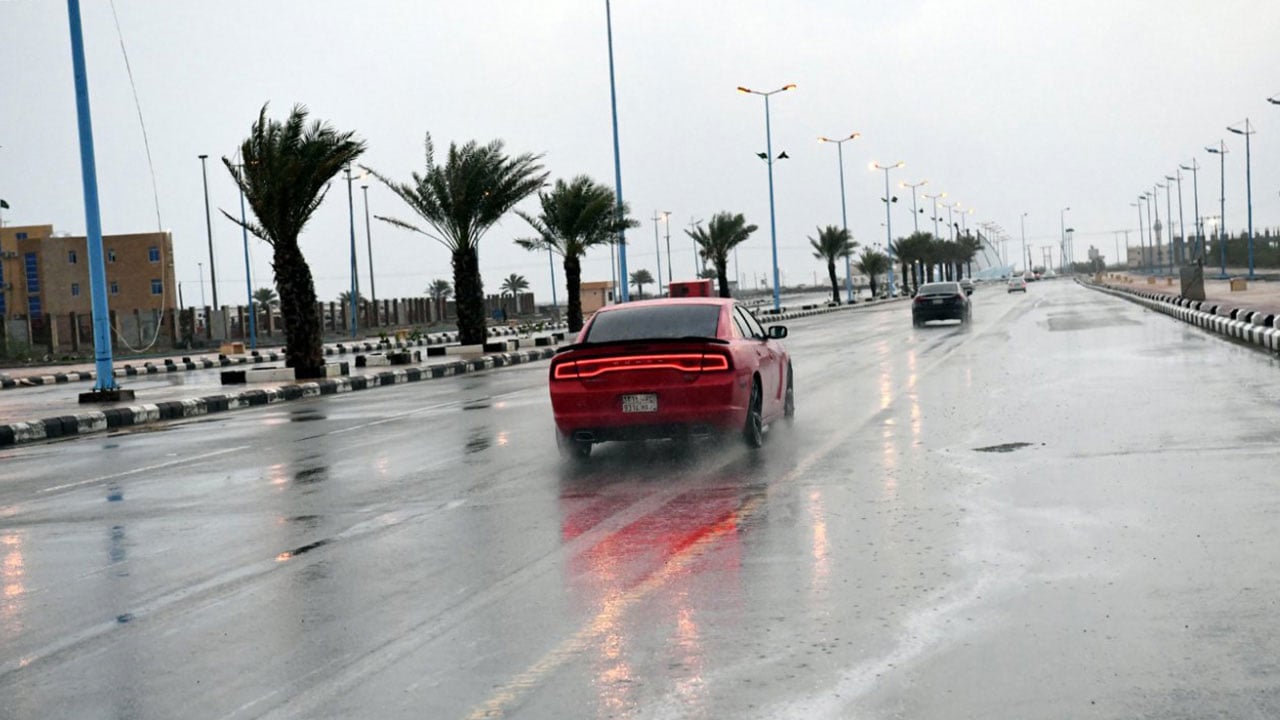 «الأرصاد» عن طقس الجمعة: انخفاض ملموس في الحرارة وأمطار على عدة مناطق