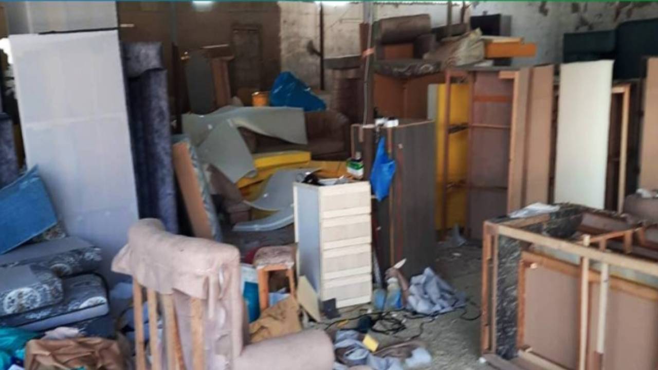 مصادرة 33 طنًا من الأخشاب والأقمشة و3 أطنانٍ مواد غذائية بالعاصمة المقدسة