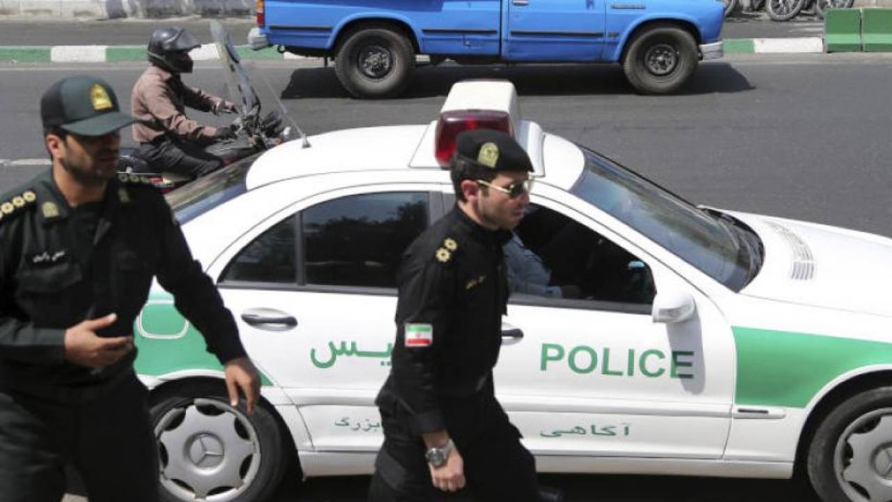 الشرطة الإيرانية تعتقل 10 من قادة «الانتفاضة البيضاء» لقمع ثورة الجوع