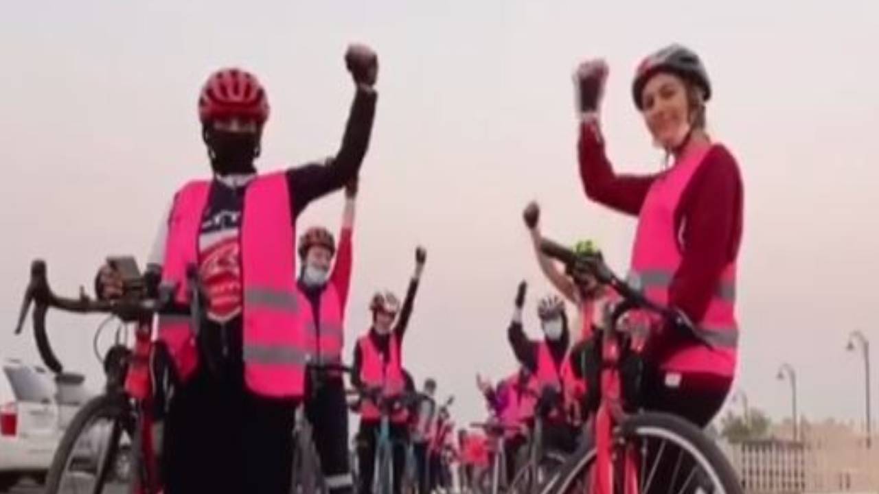 بالفيديو.. فريق «الشجاعة» النسائي.. يضم 3700 عضو لممارسة رياضة الدراجات بجدة