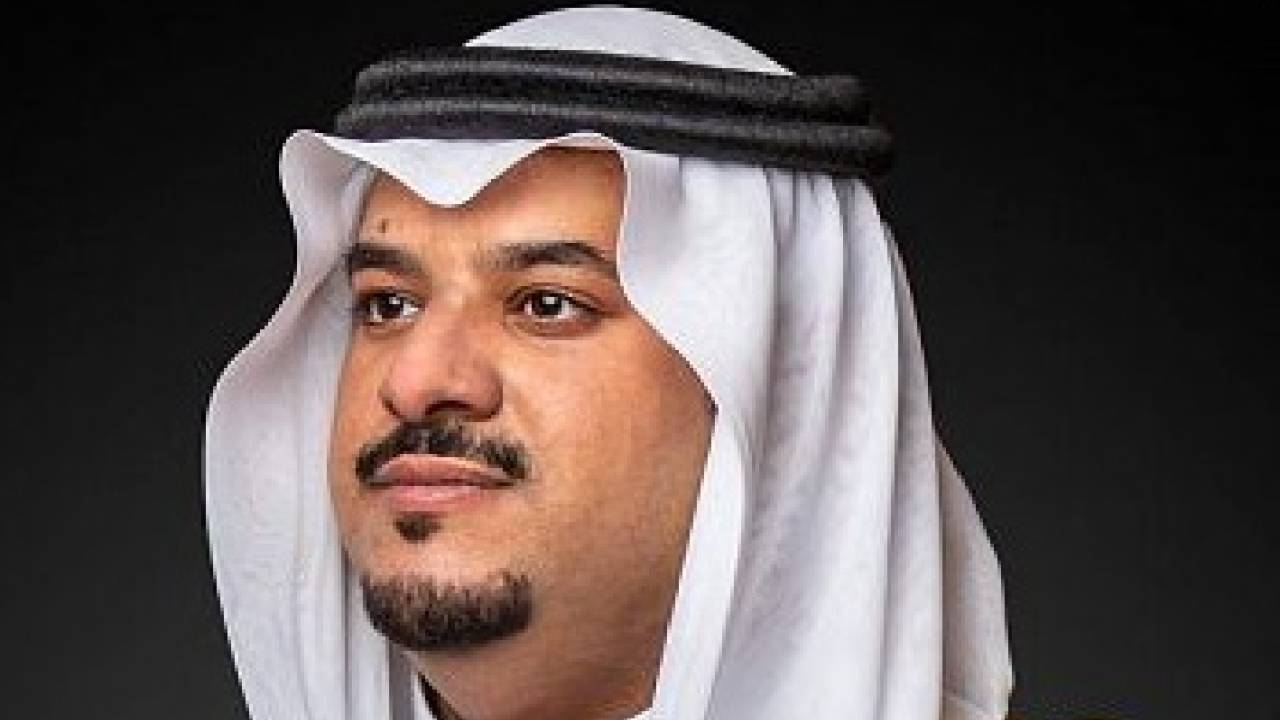 أمير الرياض بالنيابة يقدم العزاء والمواساة للدكتور الربيعة في وفاة والده