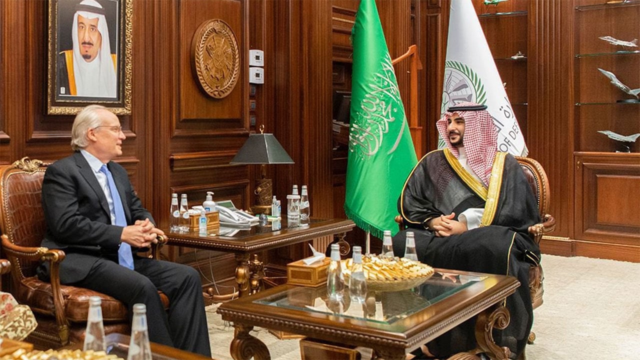 نائب وزير الدفاع يلتقي مبعوث الولايات المتحدة الأمريكية إلى اليمن