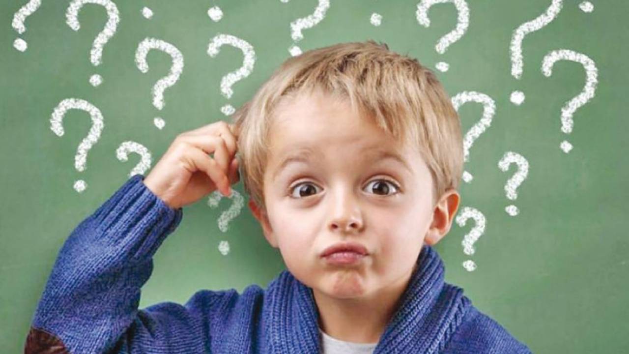 كيف تجيب على أسئلة طفلك المحرجة؟ خبير صحة نفسية يوضح