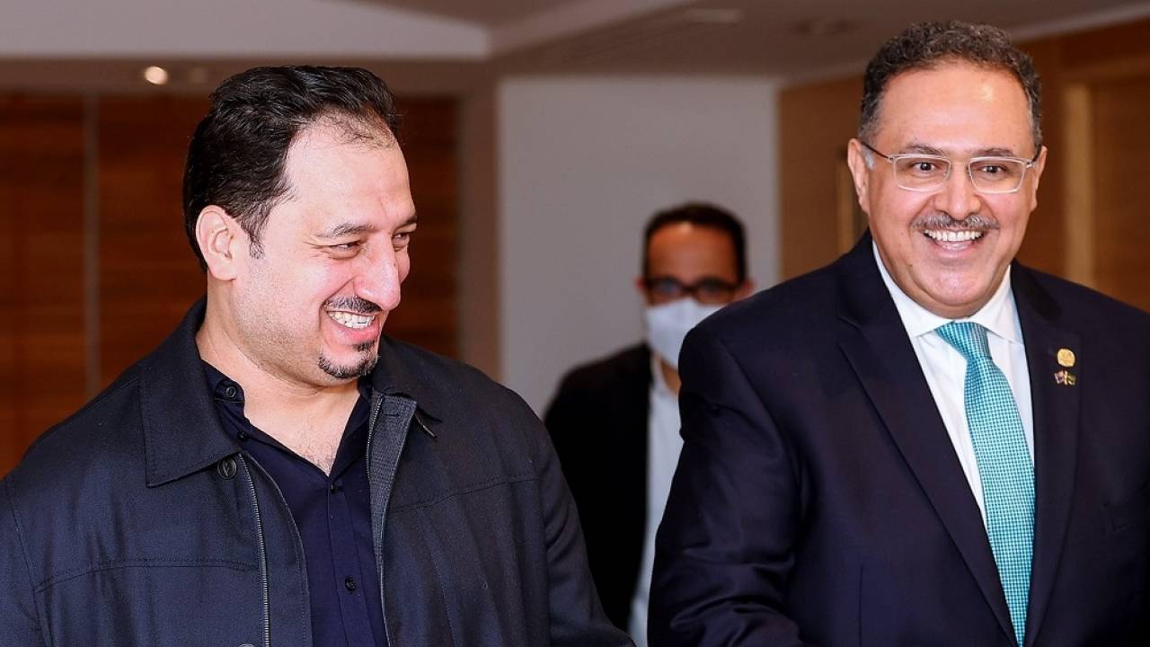 المسحل يصل «كومبانك» لمؤازرة الأخضر قبل الاختبار المونديالي