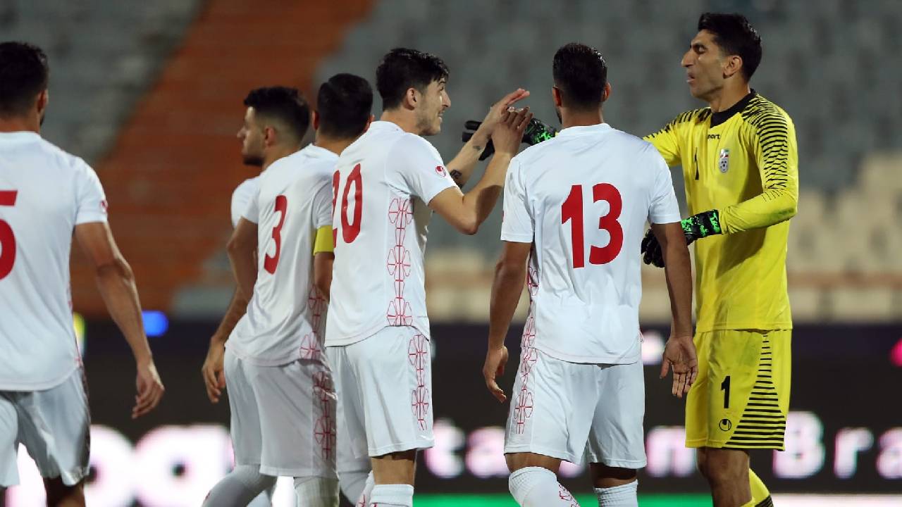 تذمر في المنتخب الإيراني.. اللاعبون: نغسل ملابسنا بعد كل مباراة ونرتديها مجددًا