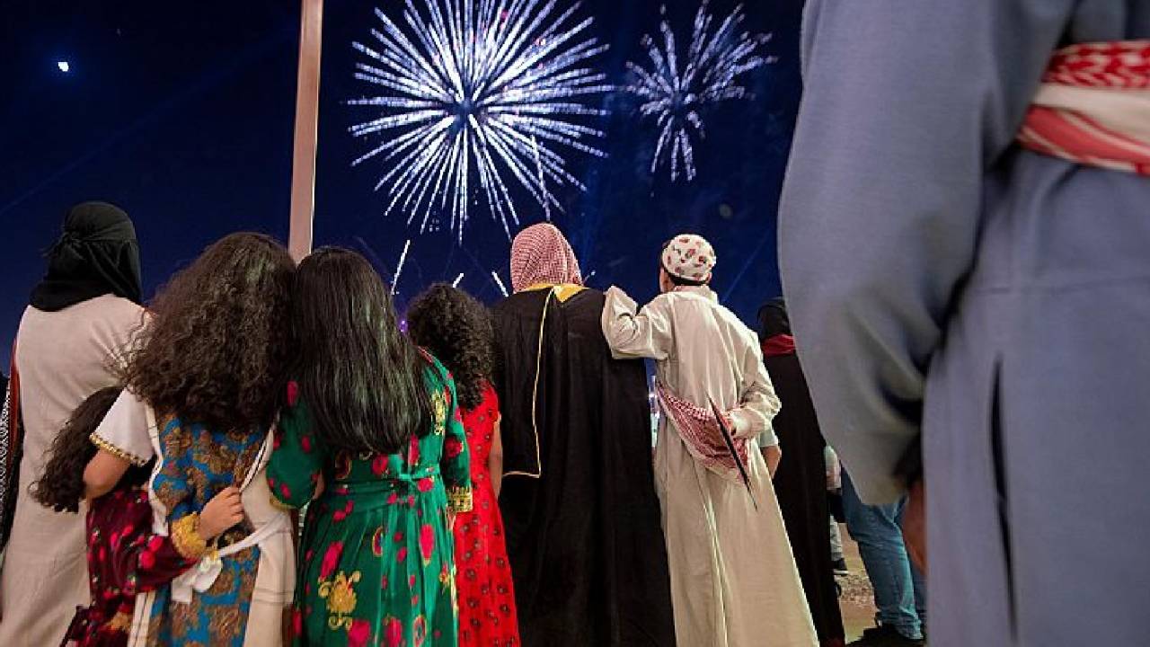 موسم الرياض 2021.. الألعاب النارية تزيّن سماء العاصمة بألوانها وأشكالها المتنوعة