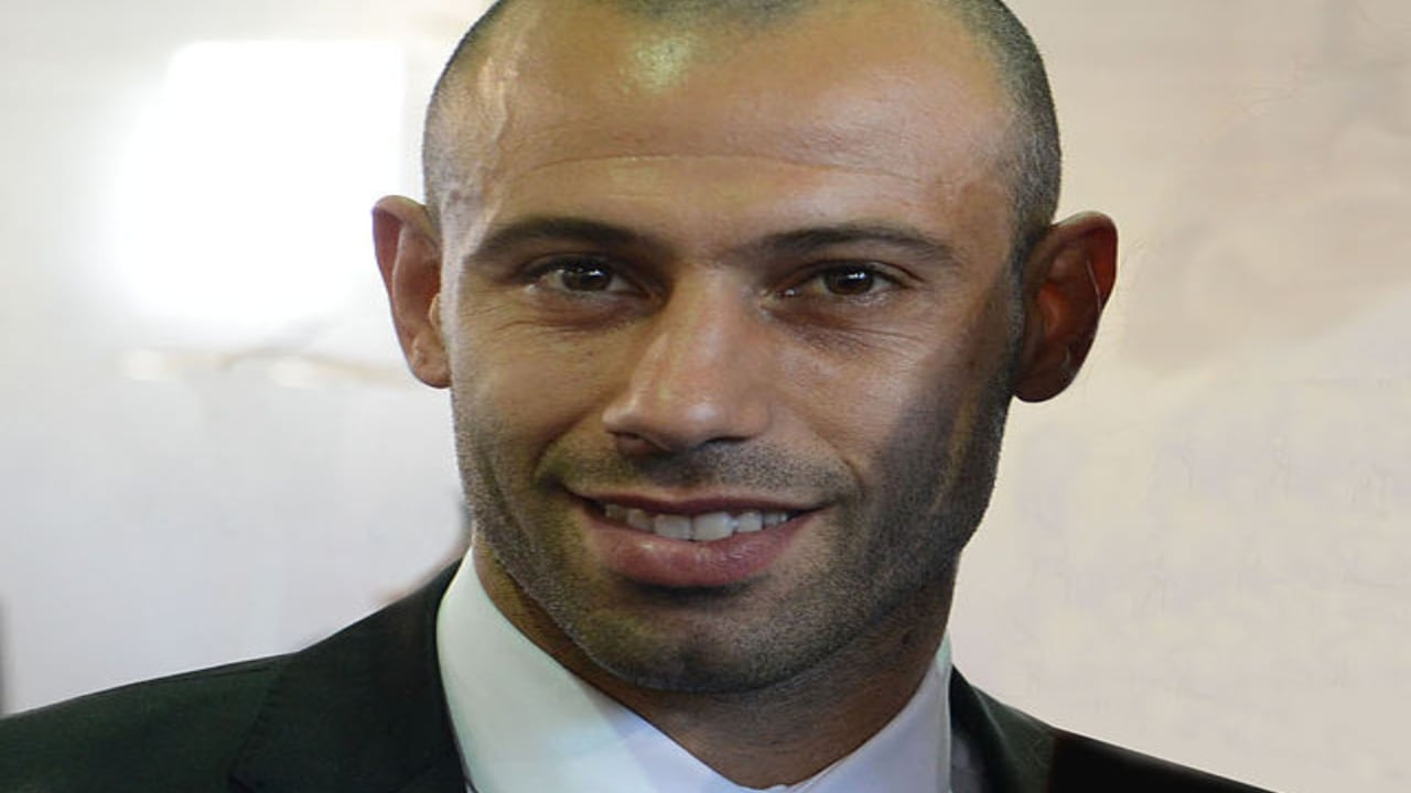 نجم برشلونة السابق يقترب من تدريب السد خلفًا لتشافي