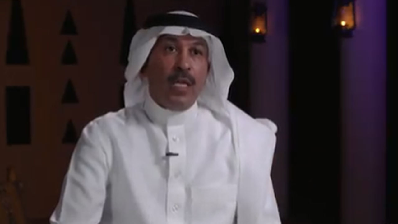 بالفيديو.. بماذا همس الملك عبدالعزيز في أذن فؤاد إسماعيل شاكر؟
