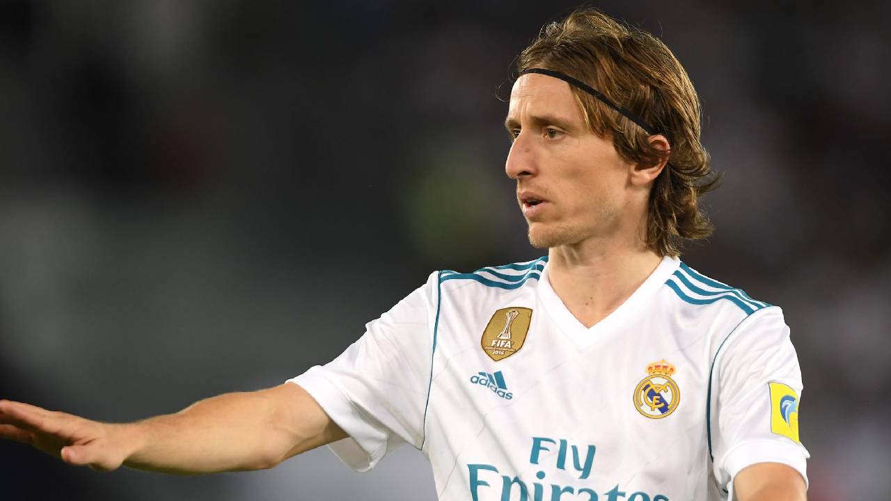 ريال مدريد يتخذ قرارًا هامًا بشأن مستقبل مودريتش مع الفريق
