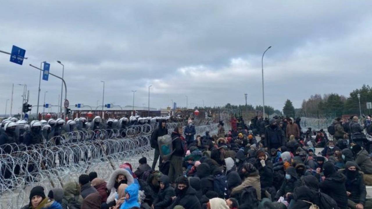 وصول بعثة مهاجرين عراقيين من بيلاروسيا إلى مطار أربيل في كردستان
