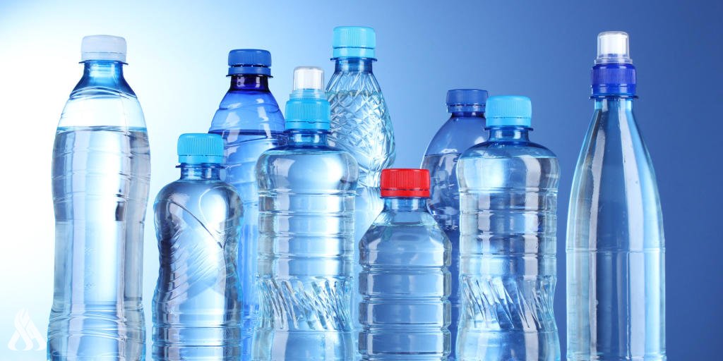 خبير يحذر من حفظ مياه الشرب في زجاجات بلاستيكية