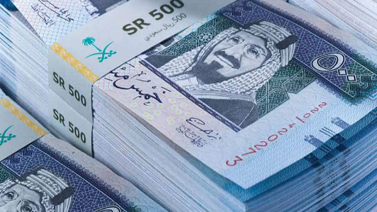 معرض السيارات بموسم الرياض يحقق مبيعات 15 مليون ريال خلال ساعات
