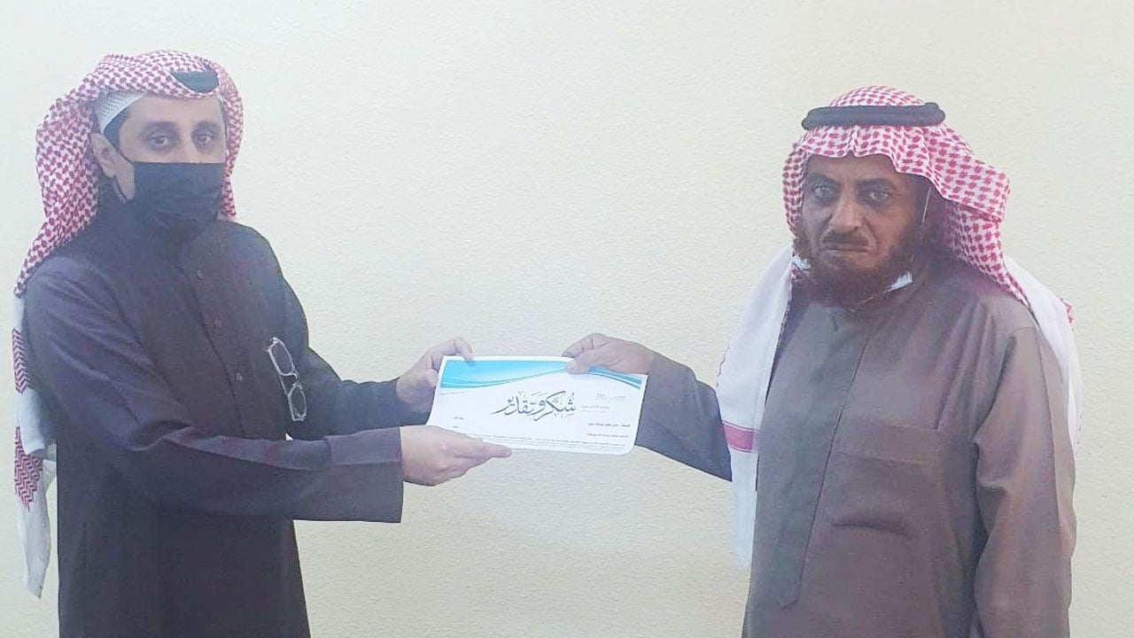 قصة مواطن سبعيني يسجل اسمه كأكبر طالب في الثانوية.. ماذا نعرف عنه؟