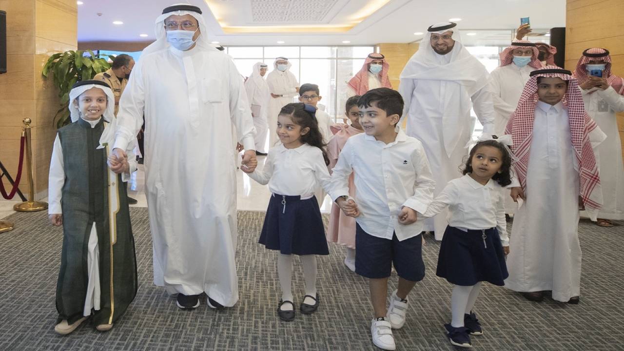 آل الشيخ: القيادة وفرت كل الإمكانات والتشريعات لحماية الأطفال وضمان حقهم في التعلّم
