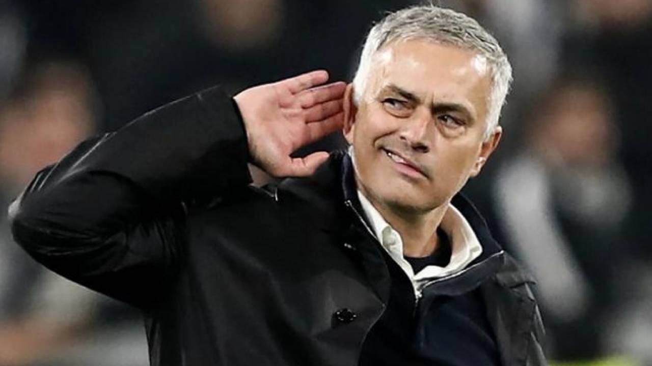 حذاء جديد .. هدية مورينيو للاعب روما