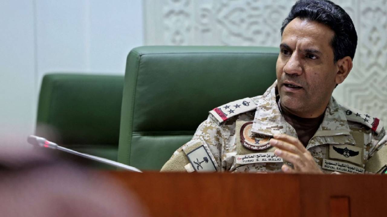 «حياد سلبي».. العميد المالكي ينتقد صمت المنظمات العاملة بمطار صنعاء عن انتهاكات الحوثي