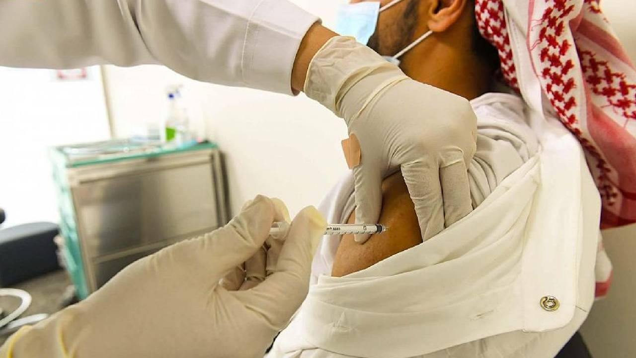5 أعراض للجرعة الثالثة من لقاح كورونا.. تعرف عليها