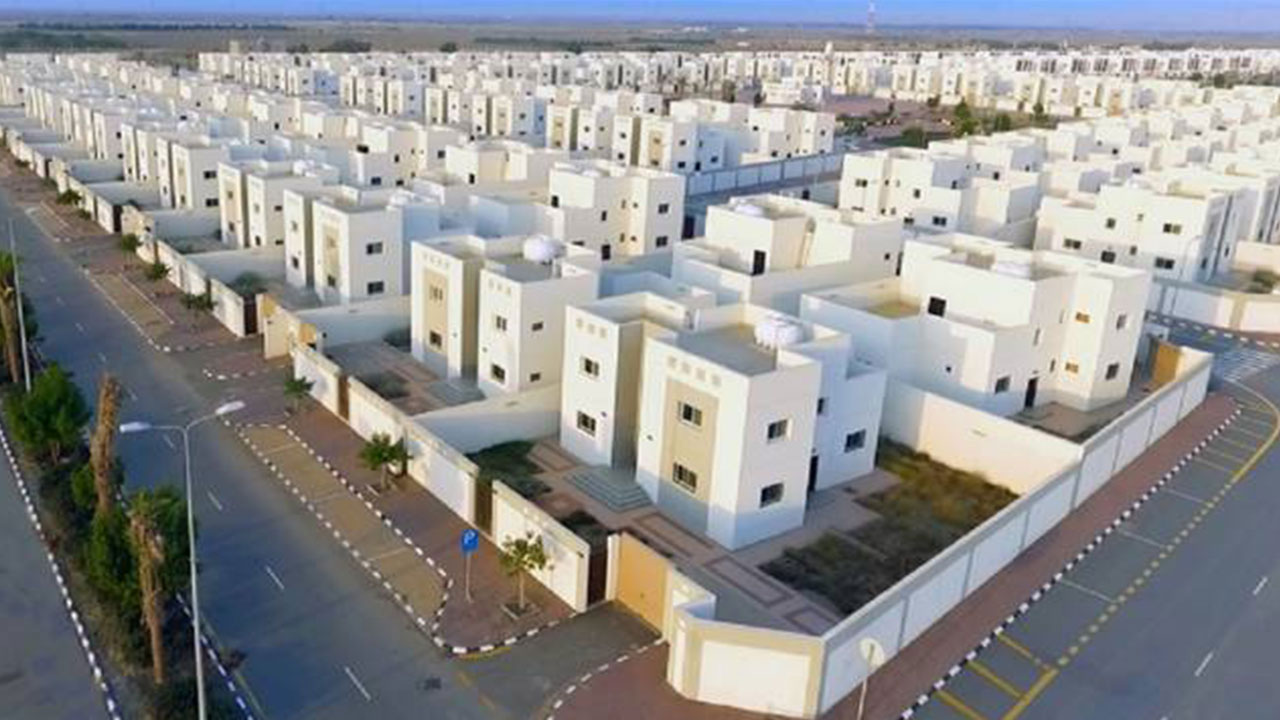 بالفيديو.. خبير يتوقع مزيدًا من ارتفاع الأسعار في سوق العقار بالمملكة لسببين