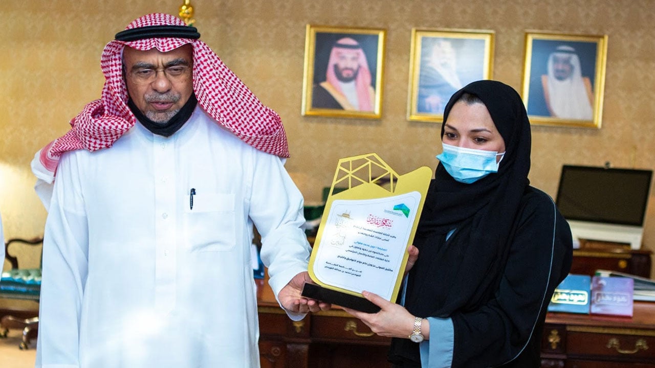 «القويحص» يُكرم متطوعات العلاقات العامة و الإعلام ويستقبل طالبات جامعة أم القرى