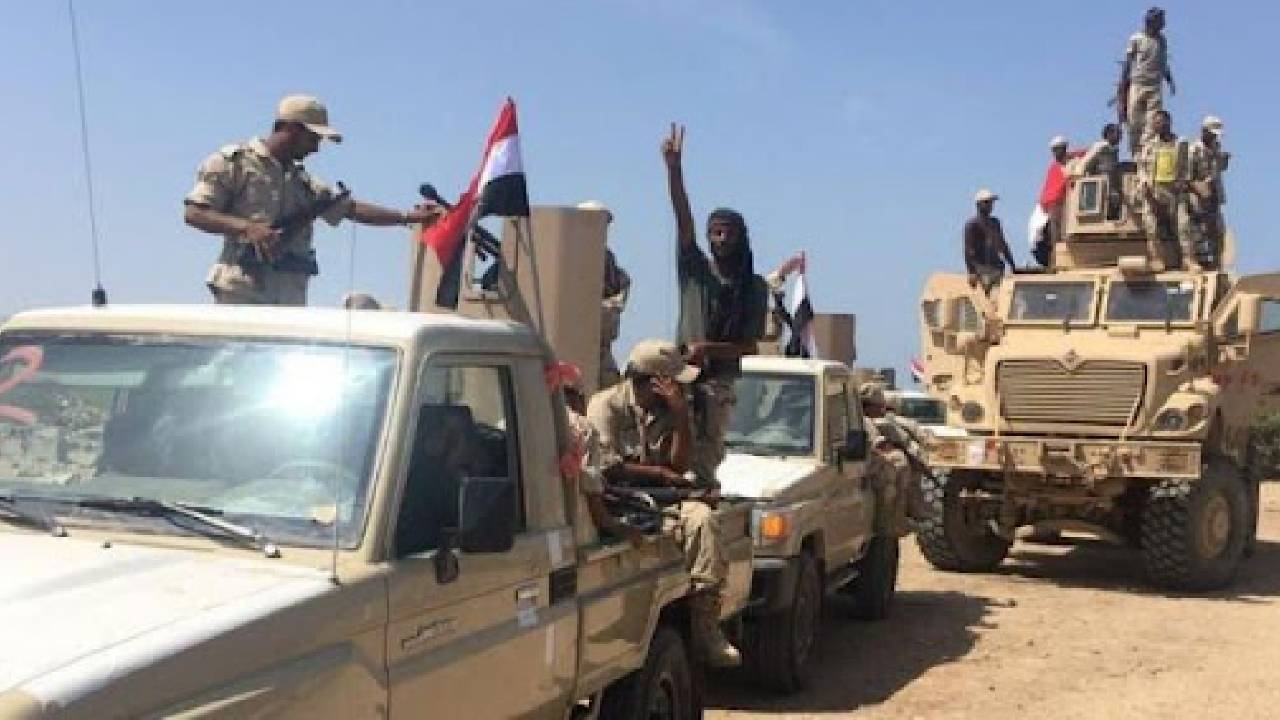 الجيش اليمني يشن هجومًا واسعًا على مواقع الحوثي في بيحان بشبوة