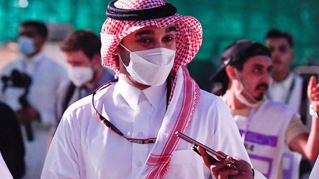 فورمولا1.. وزير الرياضة يبعث رسالة مهمة قبل قص شريط جائزة السعودية الكبرى