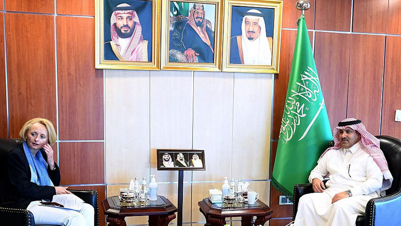 4شواهد على التعنّت الحوثي.. والسفير آل جابر لمسؤولين أمريكيين: يجب استكمال تنفيذ بنود اتفاق الرياض