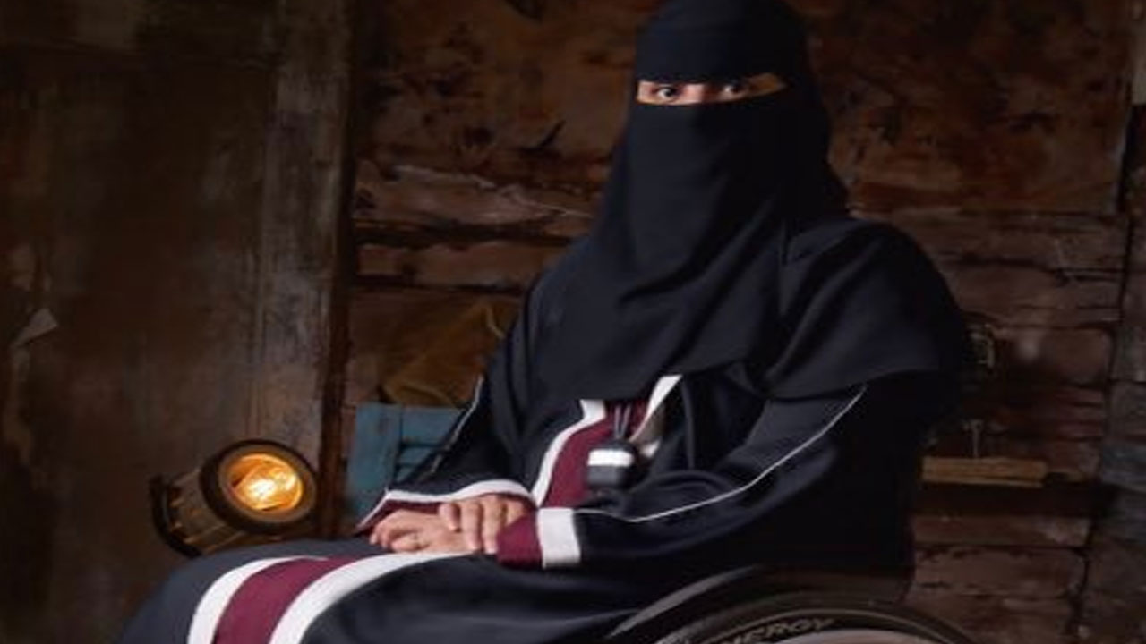 من معاقة حركيًّا وفاقدة للبصر لقائمة المؤثرين.. قصة مواطنة تحدّت إعاقتها ولونت حياتها بالبهجة