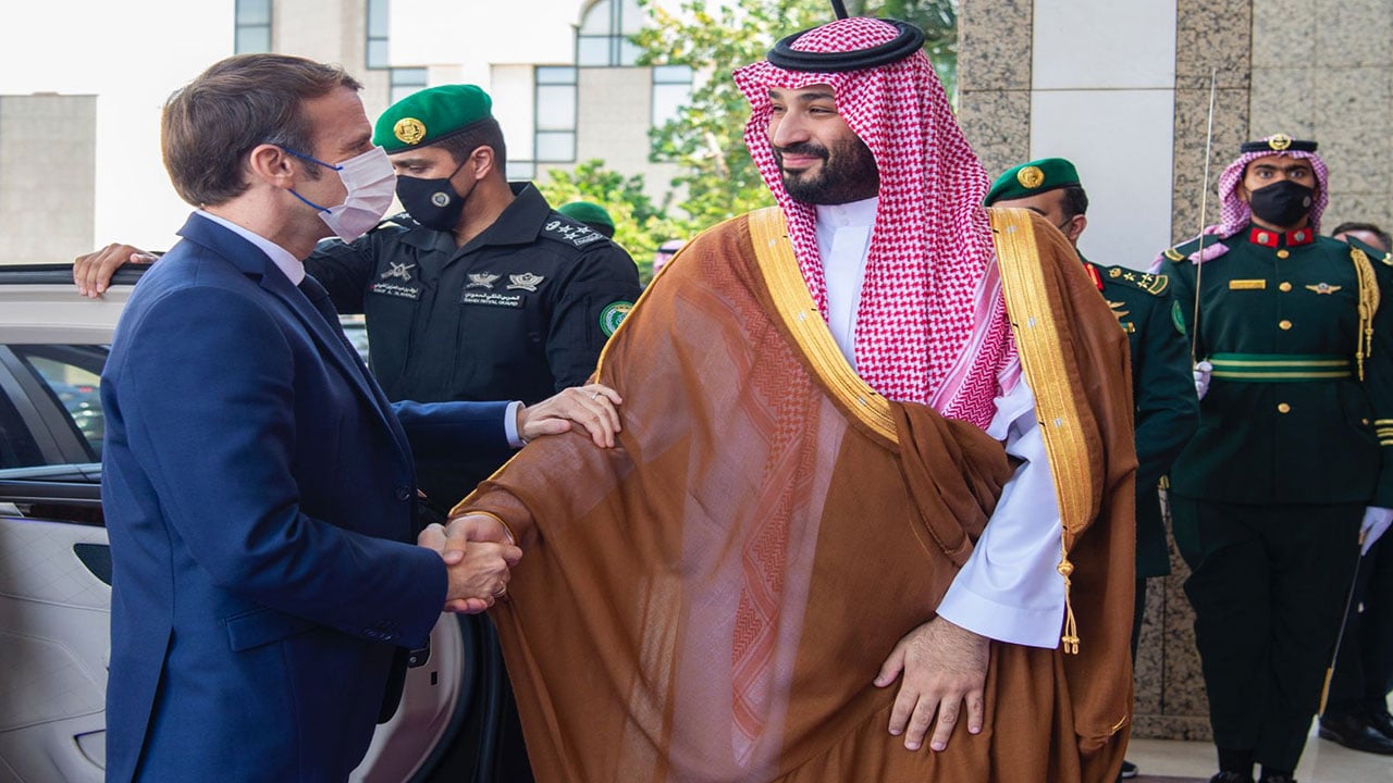 «وول ستريت جورنال» تحلل أبعاد زيارة ماكرون للمملكة