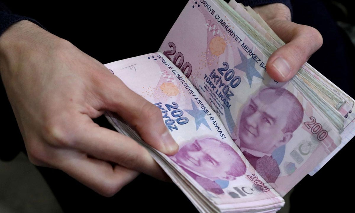 تراجع جديد بنسبة 0.8%..  الليرة التركية تقترب  من أدنى مستوياتها أمام الدولار
