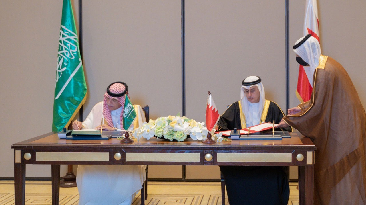 بالصور.. «الملكية الفكرية» توقع مذكرة تعاون مع وزارة الصناعة في البحرين