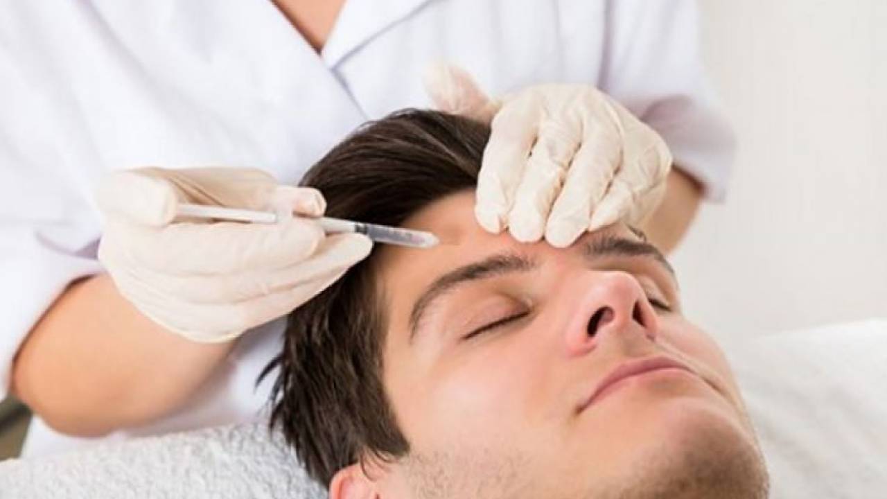 بالفيديو.. جراح يوضّح أسباب إقبال الرجال على عمليات التجميل