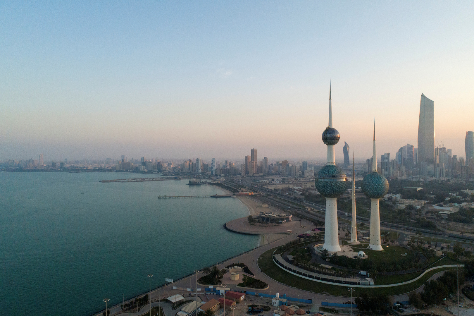 تجميد الحسابات البنكية.. خطر يهدد الوافدين فوق الستين في هذه الدولة الخليجية