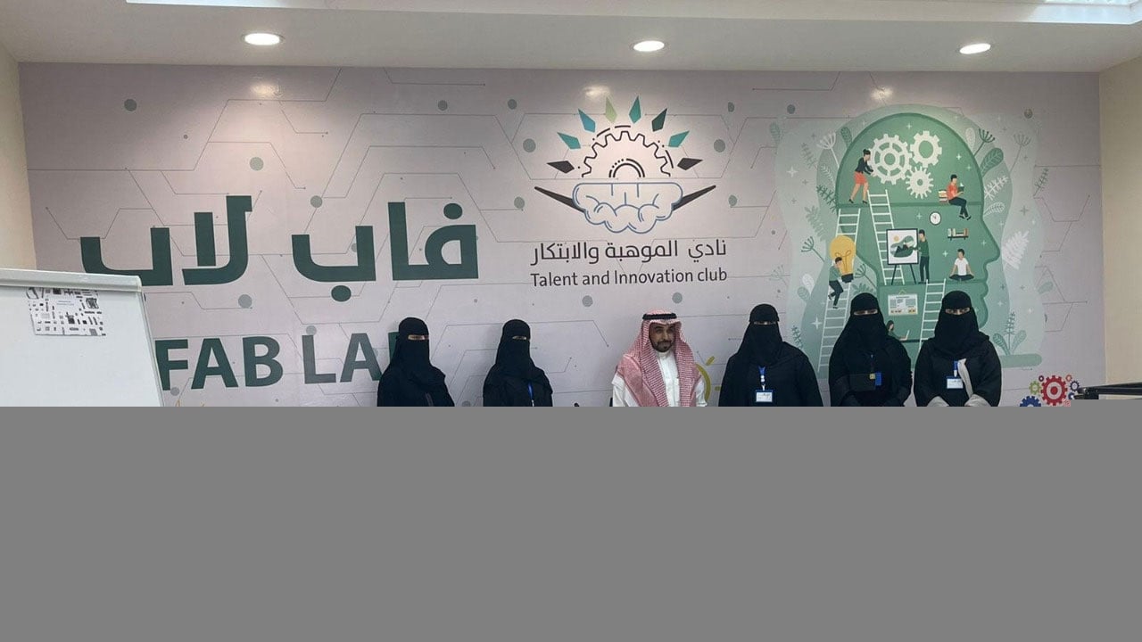 بالصور.. «الفهيد» يدشن نادي الموهبة والابتكار بتقنية البنات بالرس‬