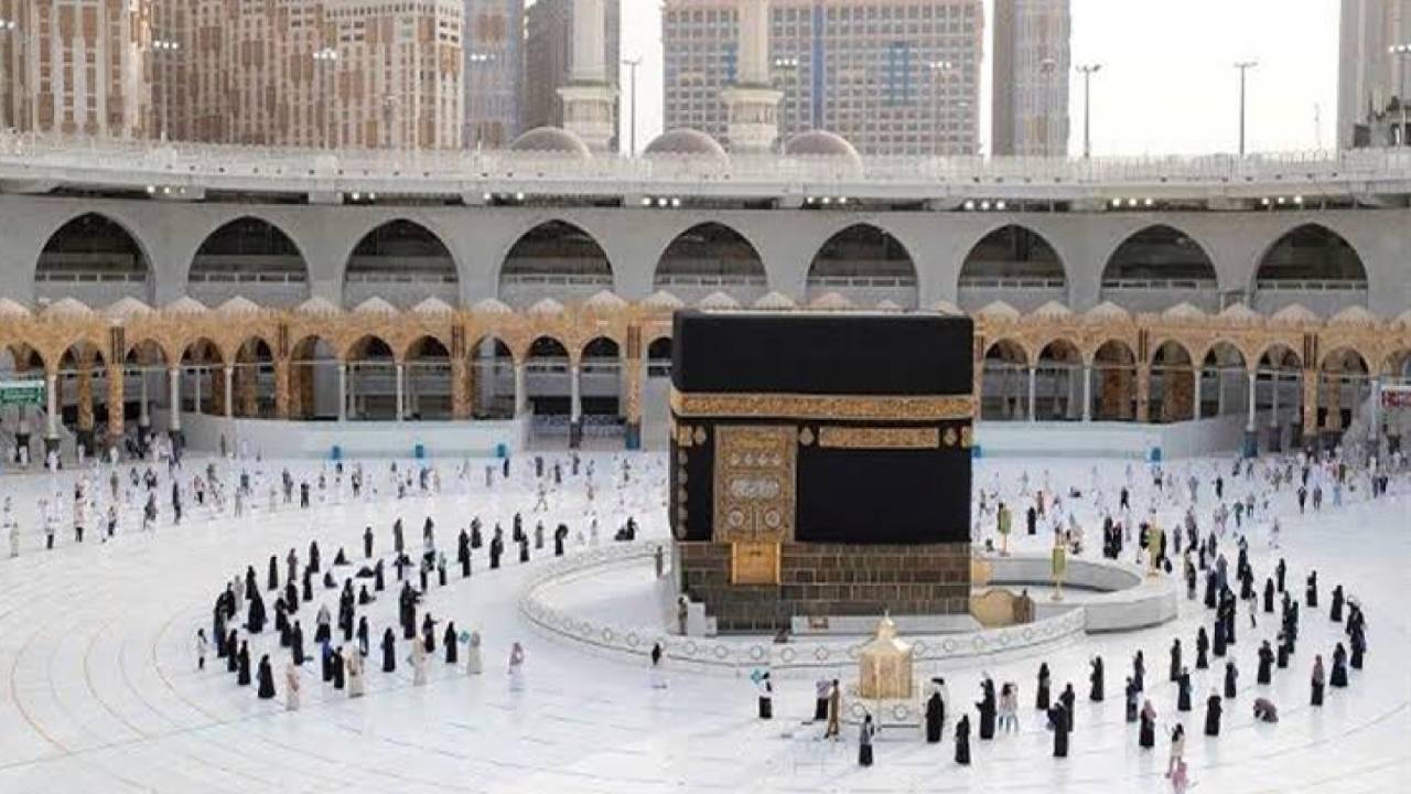 في 7 خطوات.. كيف تحجز موعدًا لأداء العمرة عبر تطبيق اعتمرنا؟