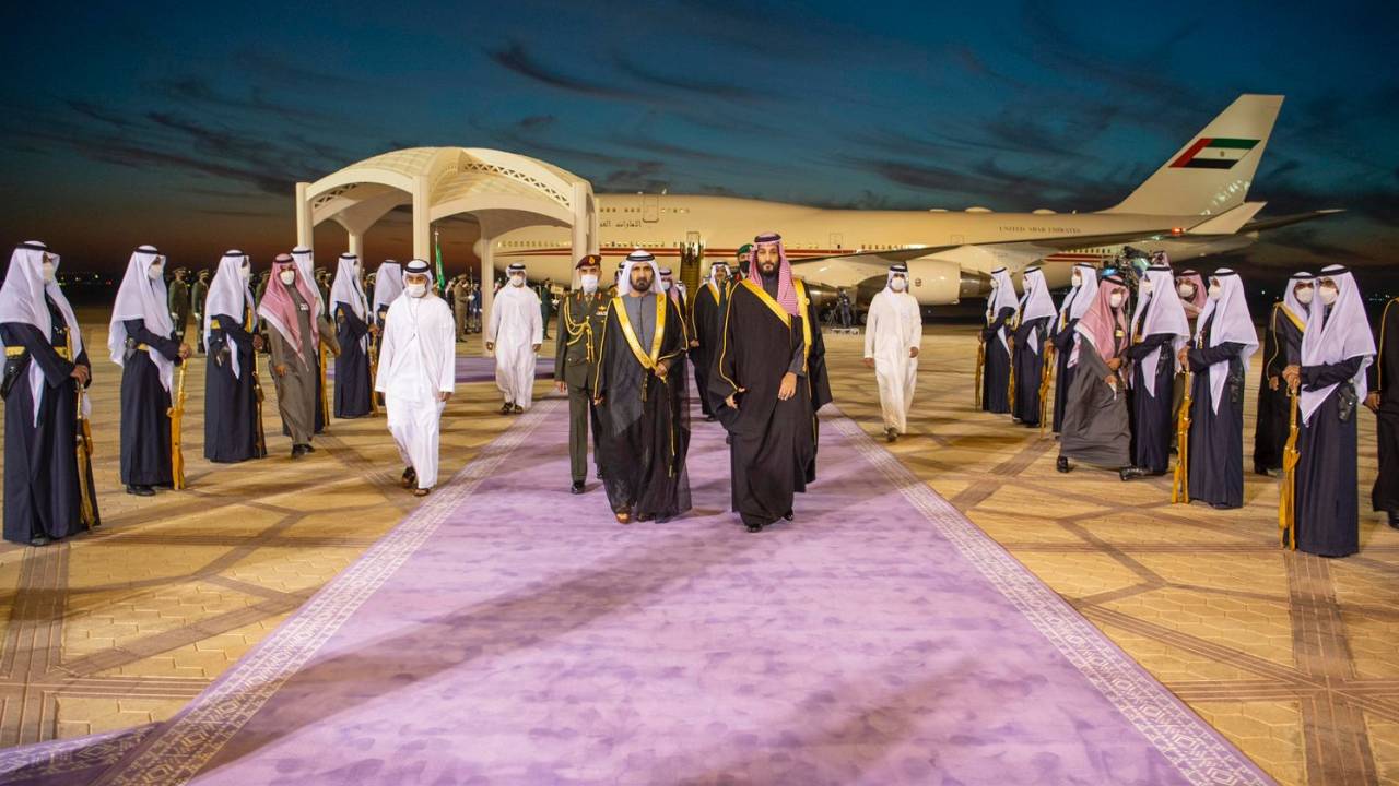 حاكم دبي: شعوبنا تنتظر من قمة الخليج تحول مدننا كلها لرياض من النمو والرفاهية