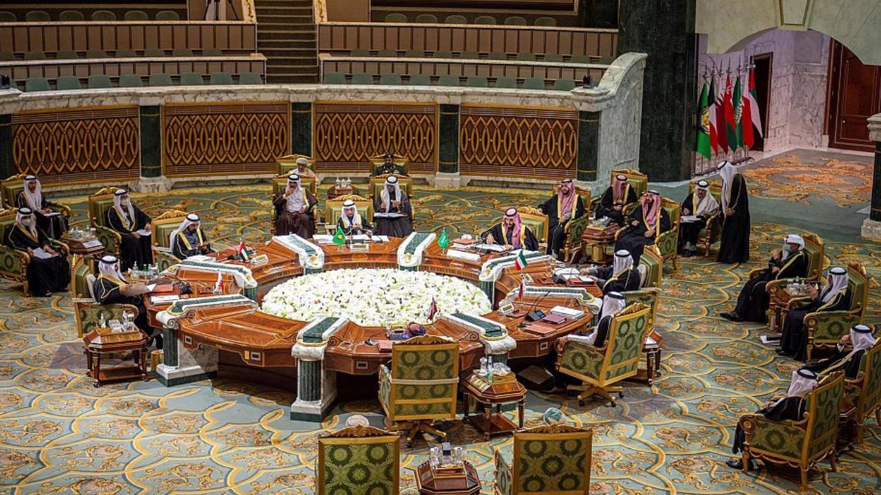 قادة الخليج في إعلان الرياض: التنسيق لتجنيب دول المجلس الصراعات الإقليمية والدولية.. وبلورة سياسة خارجية موحدة