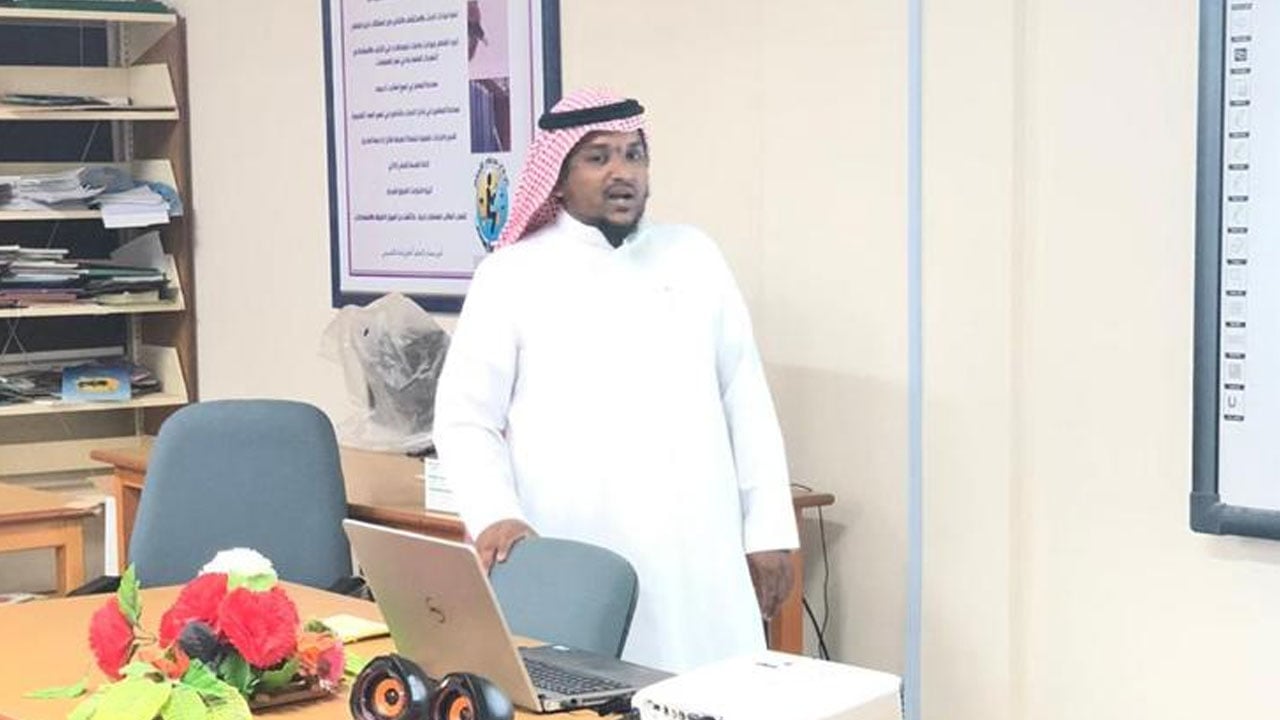 بالصور .. معلم ينهي معاناة زوجته ويتبرع لها بكليته
