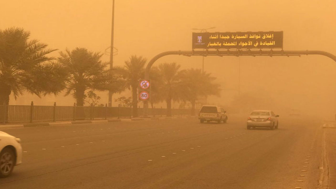محلل طقس يتوقع موجة غبار على الرياض في هذا الموعد