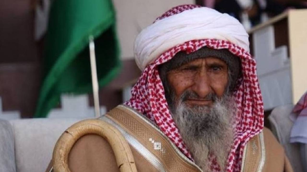 مسعود الدوسري يسجل رقمًا تاريخيًا.. يبلغ 100 عام ويشارك بمهرجان الملك عبدالعزيز للإبل
