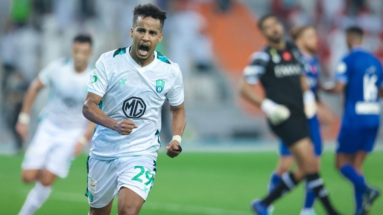 «الهلال» يسعى لخطف غريب والأهلي يتحرك لقطع الطريق على «الزعيم»