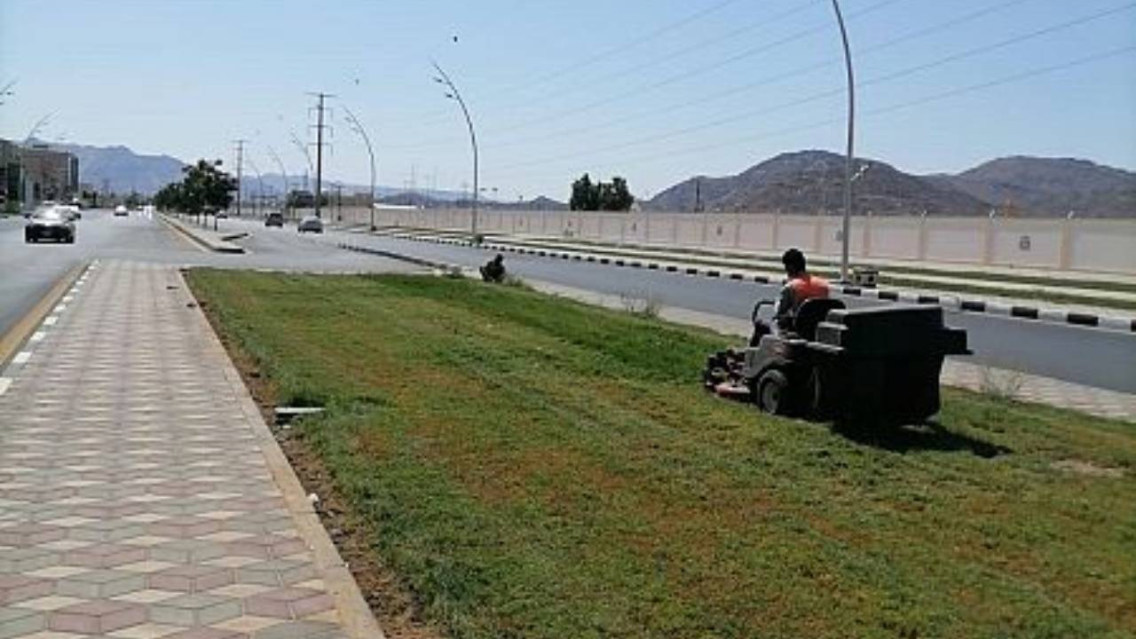 «أمانة نجران» تستعرض أعمال صيانة الحدائق والمتنزهات