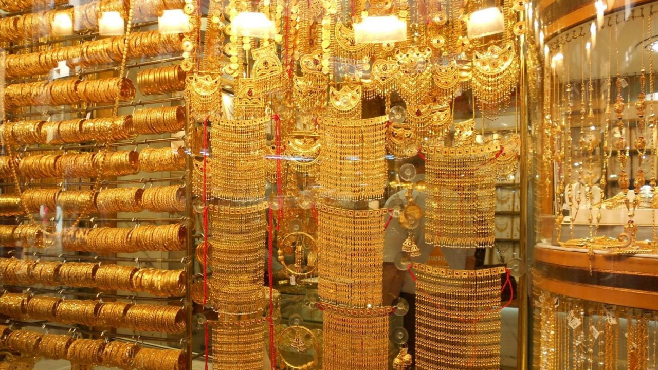 أسعار الذهب تسجل أكبر تراجع سنوي لها منذ 2015