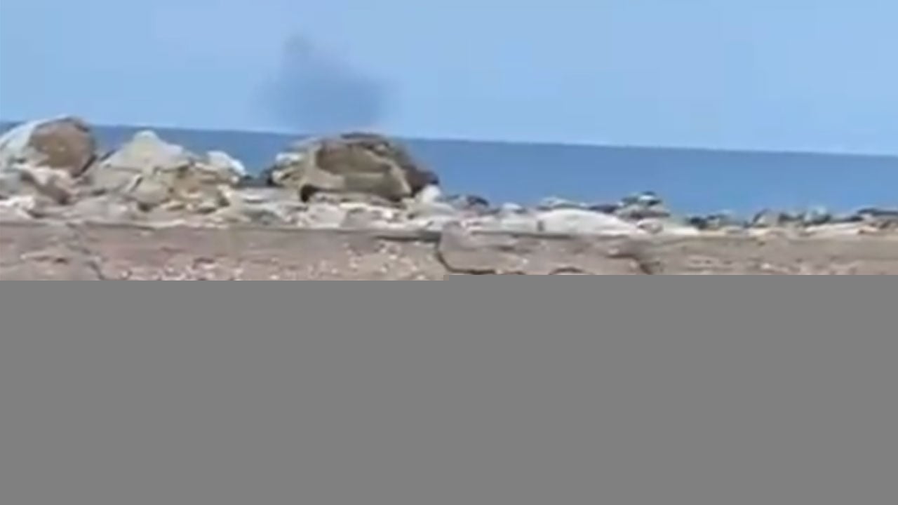 بالفيديو.. لحظة سقوط صاروخين أطلقا من غزة قبالة سواحل تل أبيب